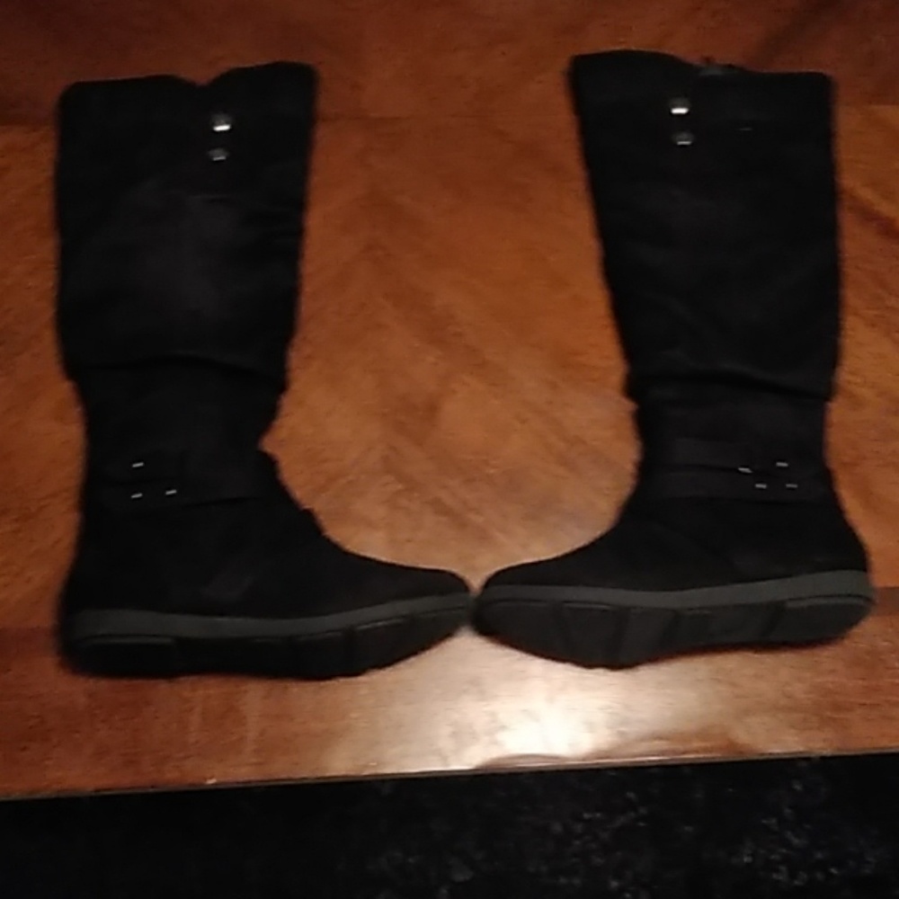 Kids shoes they did fit my daughter